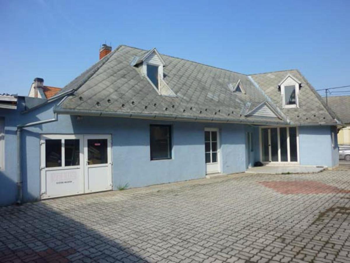 Azure House Aparthotel Keszthely Exterior photo